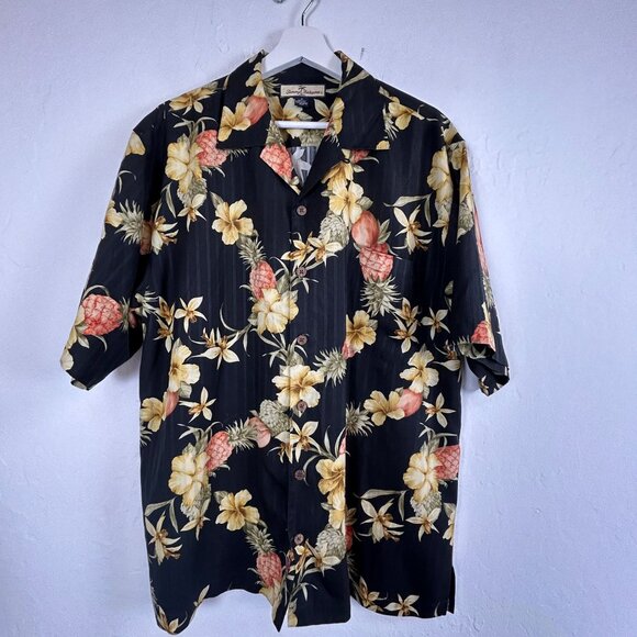 Tommy Bahama Mens 100% Silk Hawaiian Shirt Medium Black Floral Pineapple Print - Picture 1 of 8